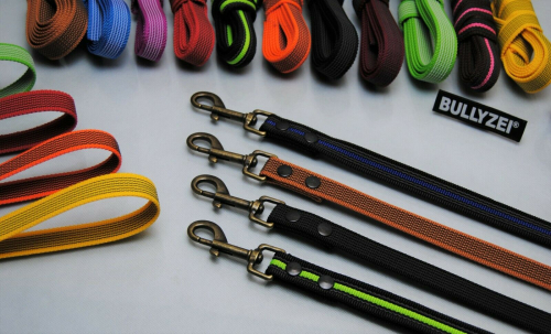 Bullyzei Leine gummiert 20mm x 1,8m ohne Schlaufe,  Antik-Messing Karabiner